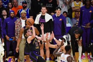 开云体育-湖人第三球星已在阵中！里夫斯三分显威 要啥拉文？