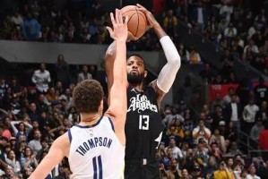 开云注册入口-22分大逆转勇士！ 四巨头快艇继续摸着石头过河