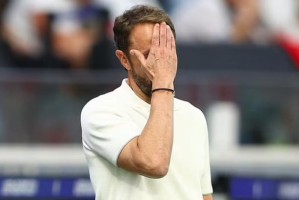 南门的三狮浑身是病：中场该洗牌，凯恩也成了问题！